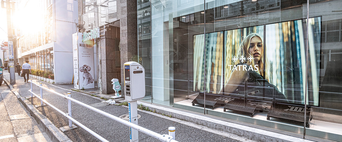 写真：超高輝度液晶ディスプレイ