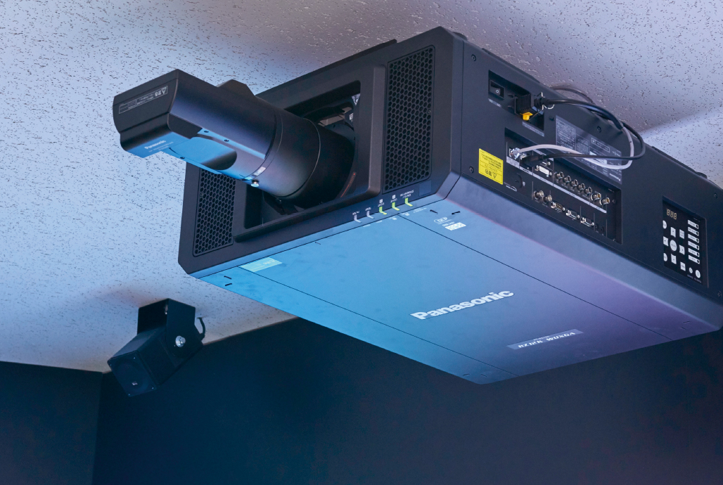 写真:超短焦点レンズET-D75LE95