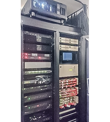 写真:M.バックヤードのAV機器ラック