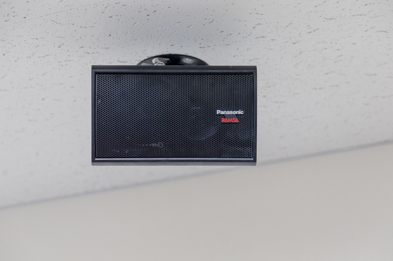 写真:講義音声をクリアに拡声するスピーカー