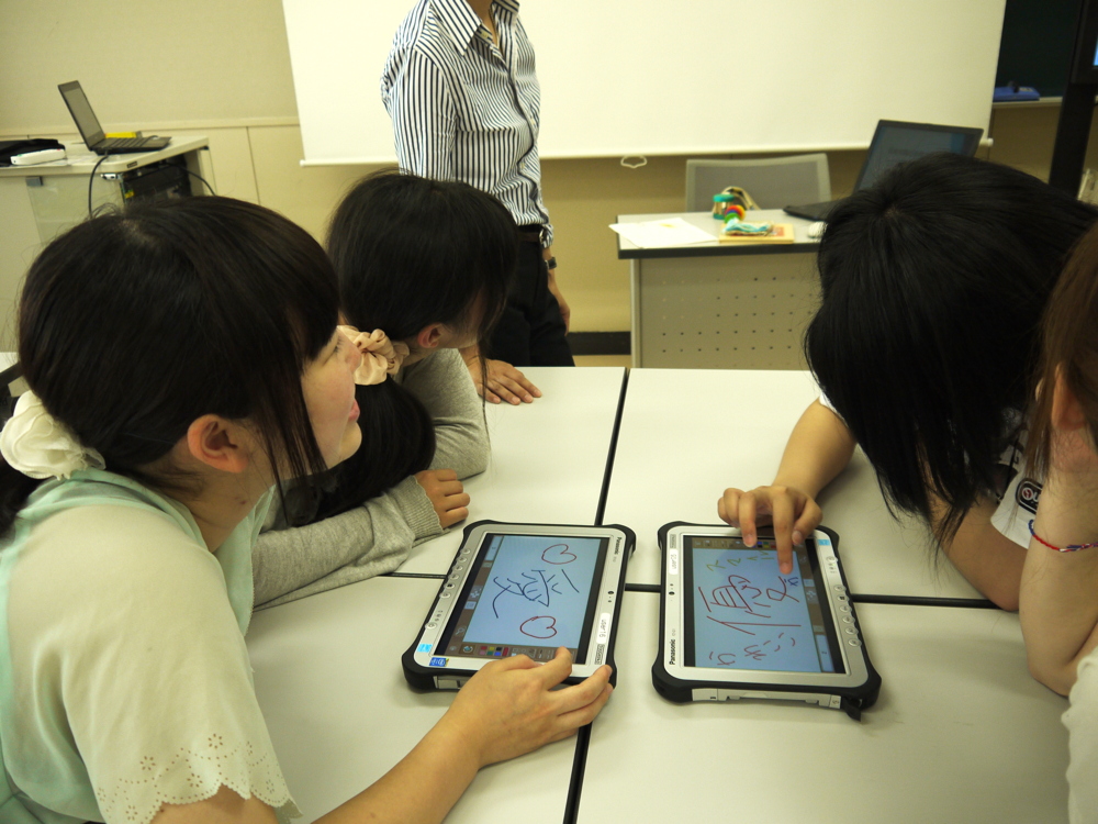 写真:タブレット型PCに直接書込み