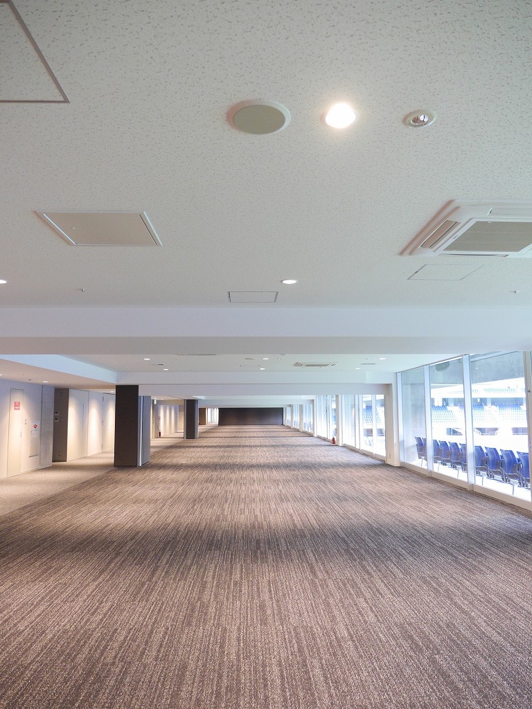 写真:VIPフロア内天井スピーカー