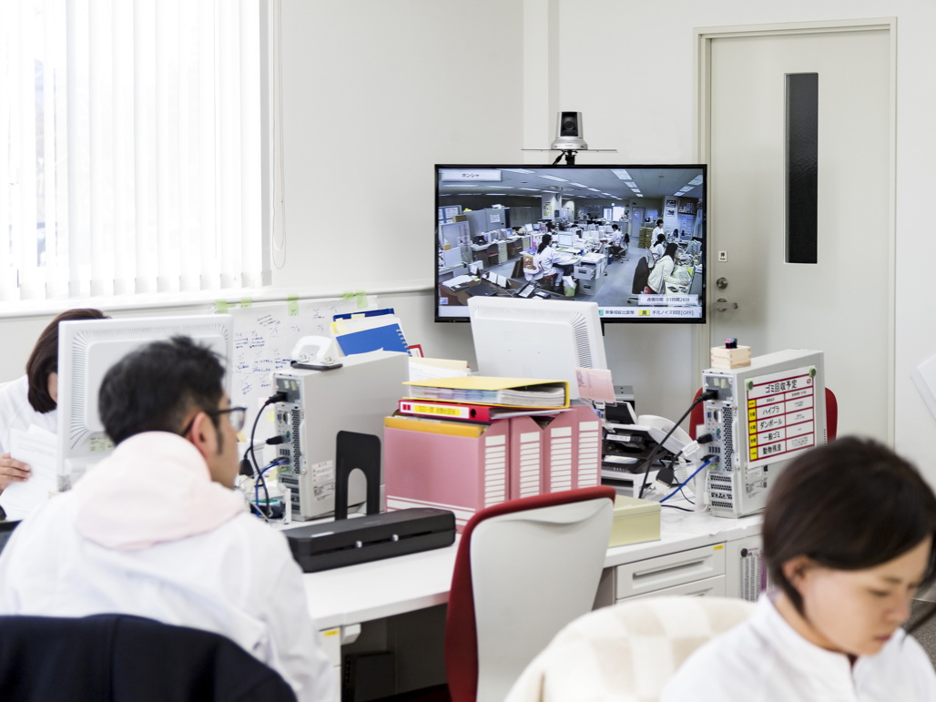 写真:本社工場とのテレビ会議用に今回導入したHDコミュニケーションシステム