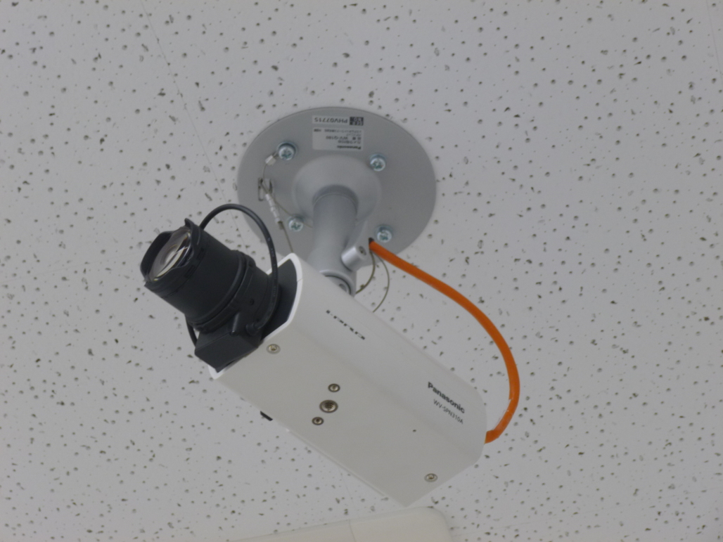 写真:屋内対応ネットワークカメラ WV-SPN310AV 4台