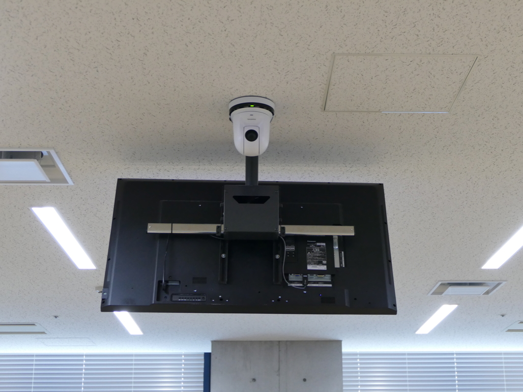 写真:コンパクトで講義室でも圧迫感のないAW-HE70HW9