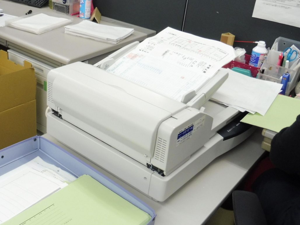 写真:A3サイズの読み取りができるKV-S7075CNをフル活用