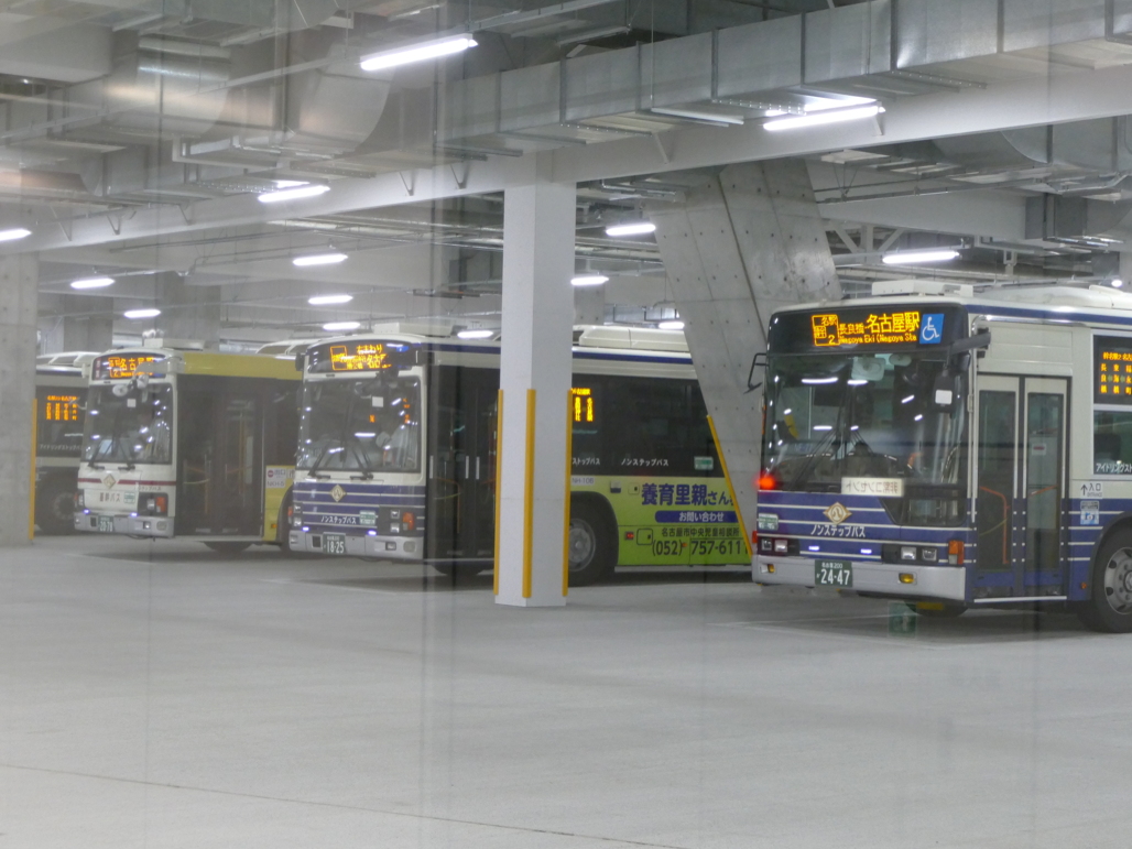 写真:名古屋駅バスターミナル(待機場)