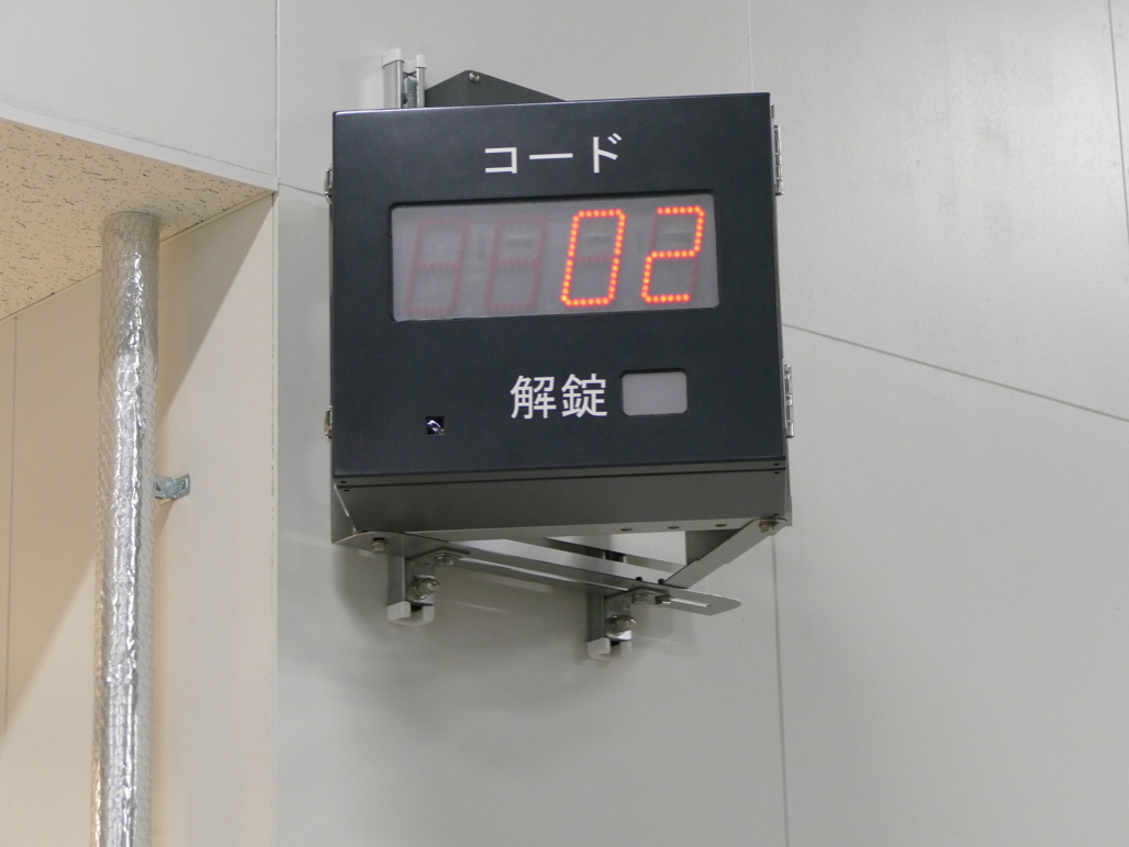 写真:リモコン受光操作表示器