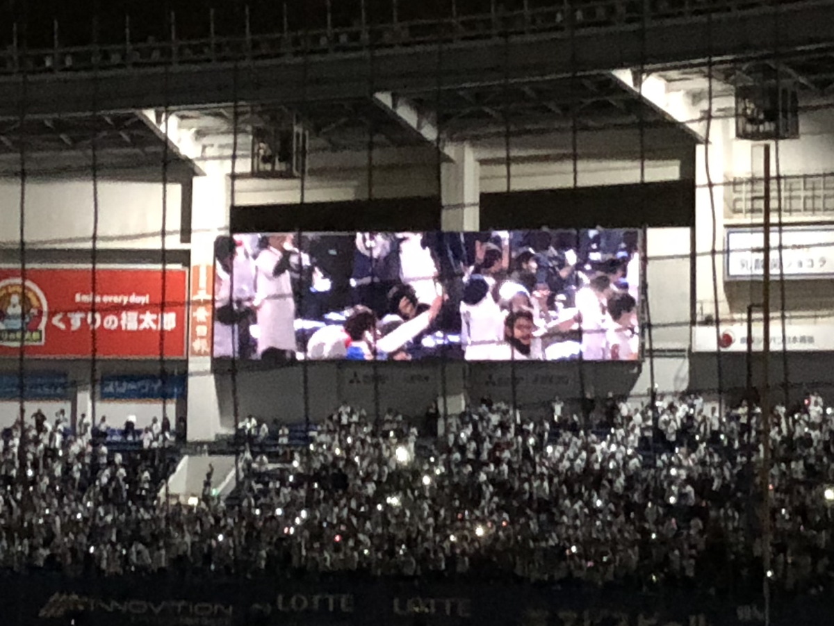 写真:勝利後の盛り上げに使用