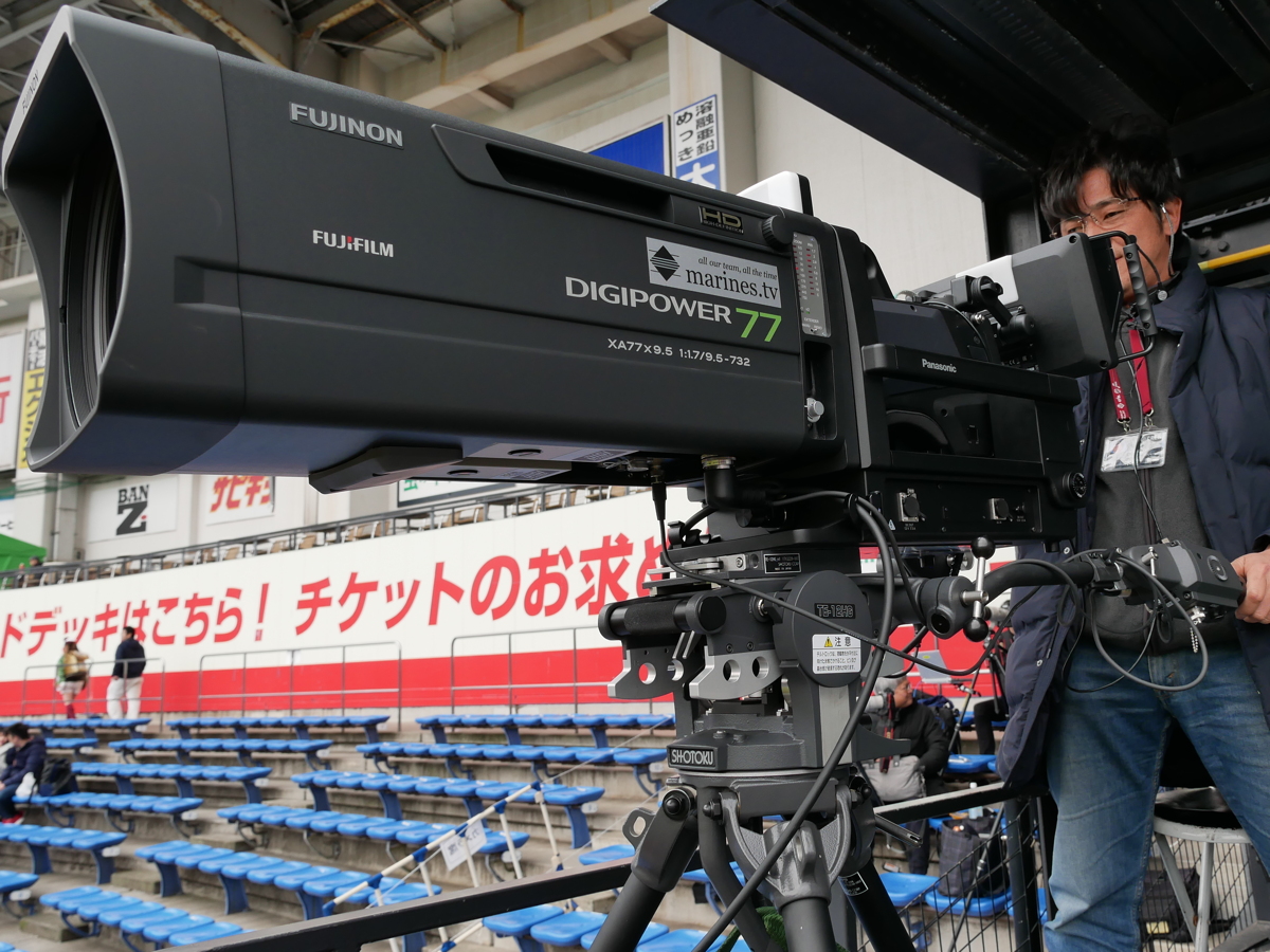 写真:メインボード横 放送用カメラ AK-HC5000