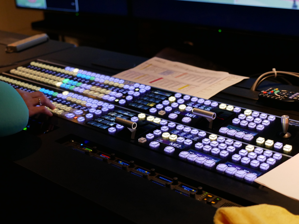 写真:ライブスイッチャー AV-HS6000