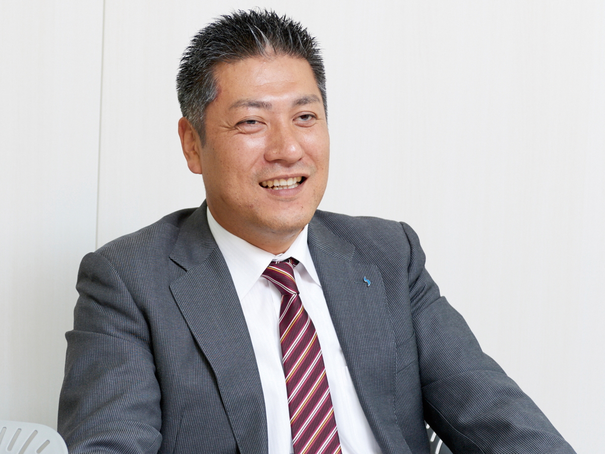 写真:シモハナ物流株式会社 管理本部 管理統括部 部長 須郷文貴様