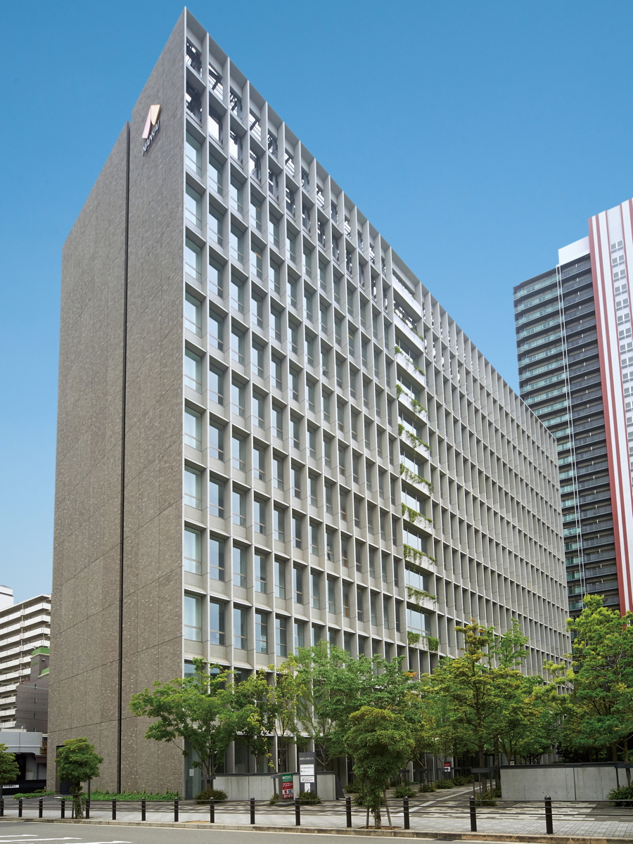 写真:2015年に創業130周年を迎えた南海電気鉄道株式会社 様 本社が入居する『南海なんば第1ビル』