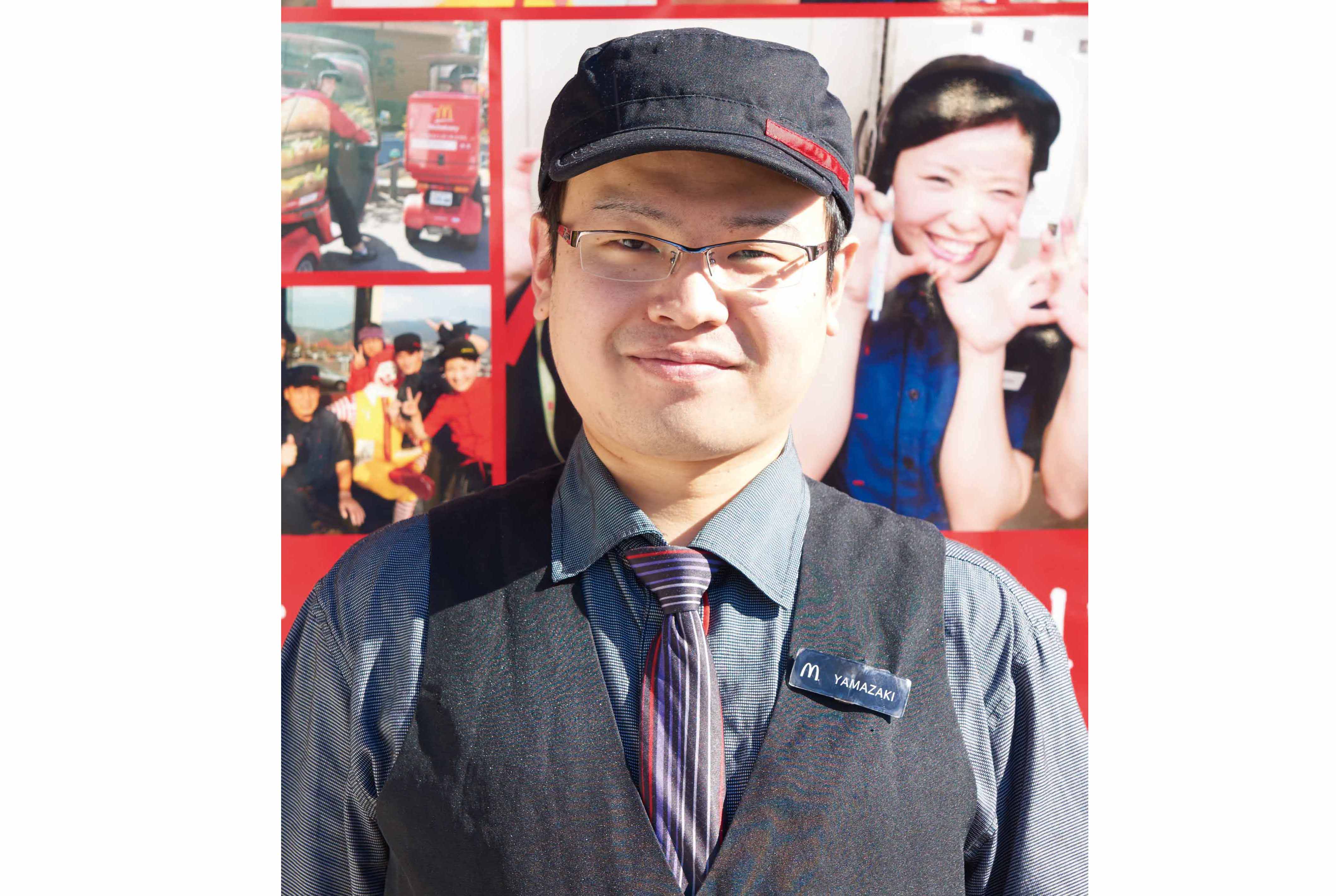 写真:羽村店 店長 山崎 裕太 様