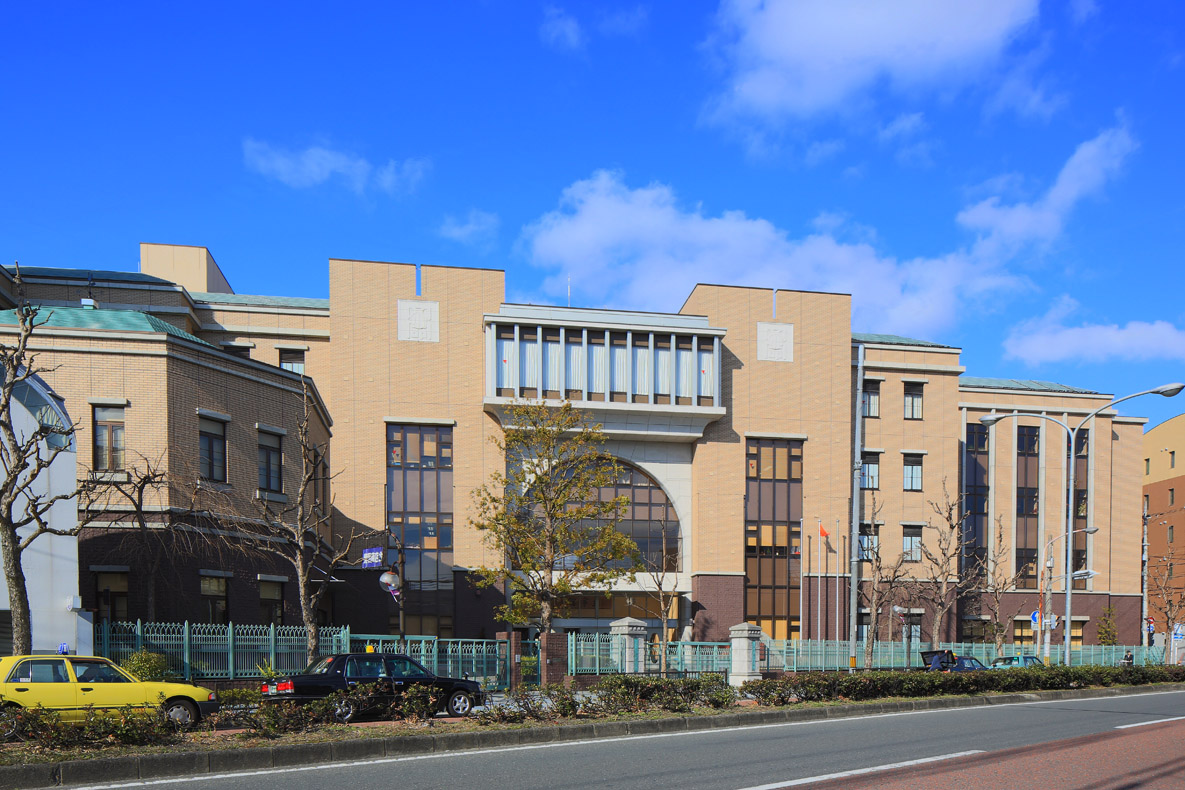 写真：立命館小学校様外観