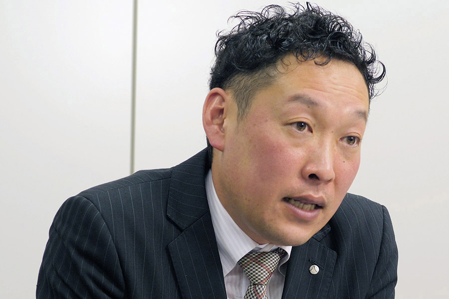 写真:販売企画部 部長 須佐美友彦 様