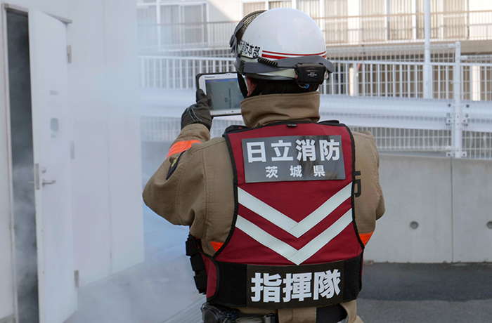 写真:FZ-M1現場活用シーン