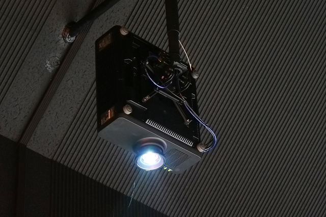 写真:プロジェクター PT-RZ870JB