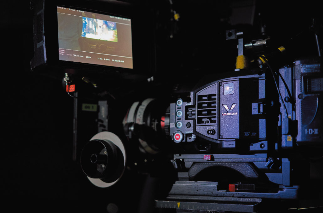 写真:メインカメラはVARICAM LTを使用してドルビーシネマを意識した4K撮影が行われました。特に暗部での撮影ではデュアルネイティブISOで、ISO5000に減感して撮影。