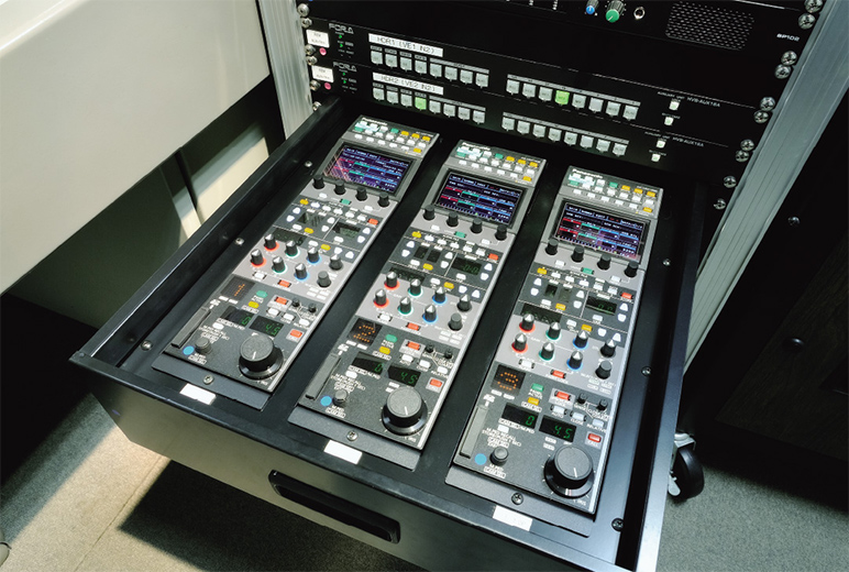 写真：リモートオペレーションパネルAK-HRP1000