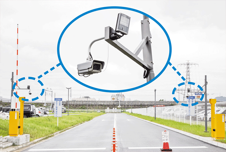 写真:車両のナンバーを読み取るi-RPOネットワークカメラ