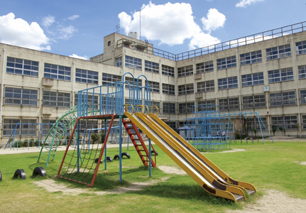 学校(文教市場)