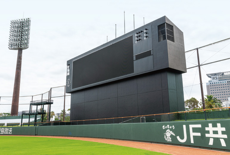 写真：平和リース球場様のバックスクリーン