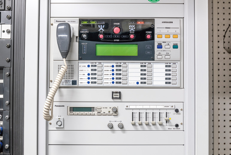 写真：ラック形非常用放送設備WL-8500A