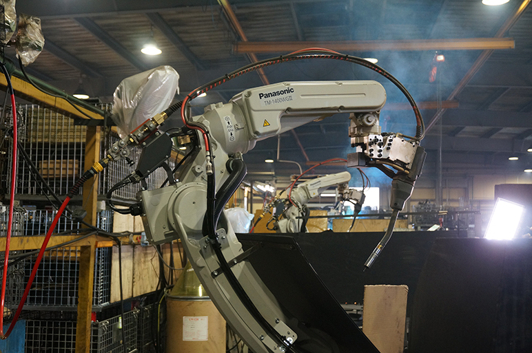 写真:最新型の溶接ロボットSuper Active TAWERS(オプション)。