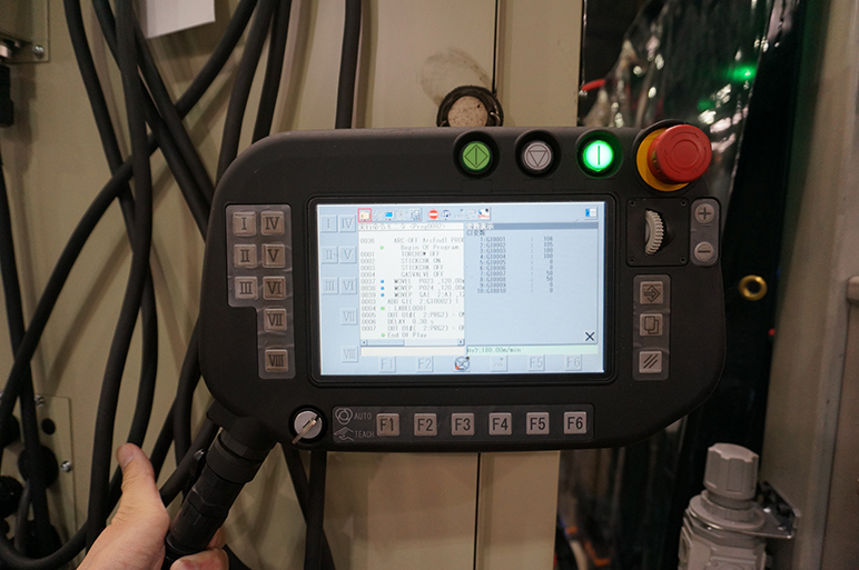 写真:建機・農機向け部品には深い溶け込みが求められる