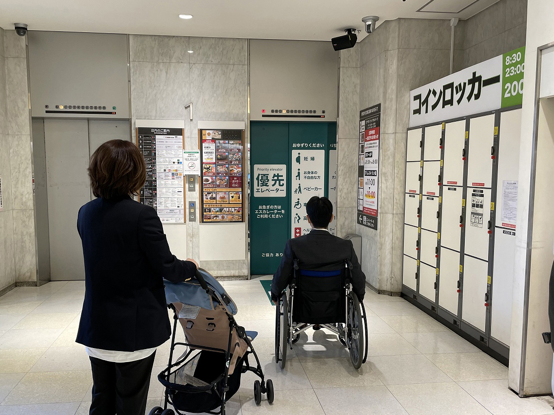 製品写真：優先エレベーター利用案内報知サービス