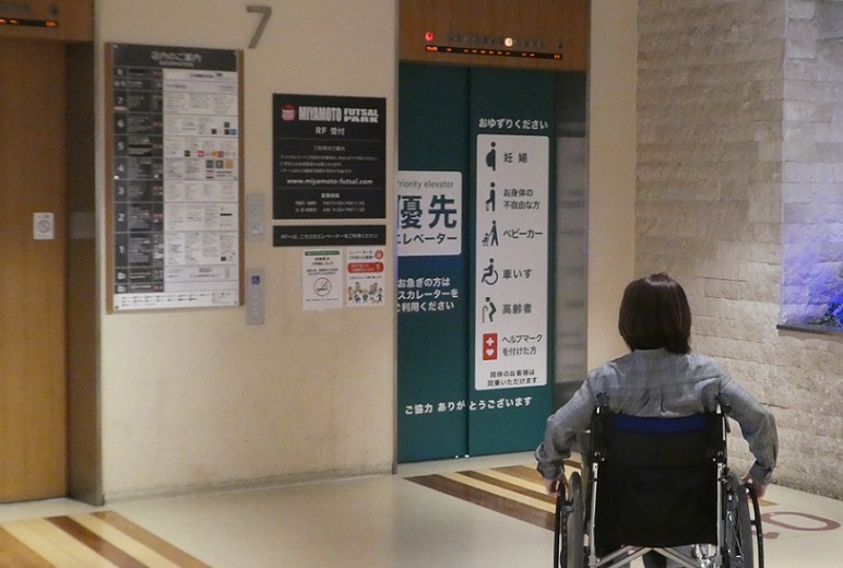 写真：7階エレベーターホール