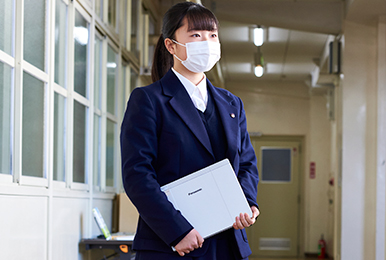 写真:運びやすく、マルチタスクが できるレッツノート