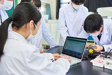 写真:実習で使用されるレッツノート