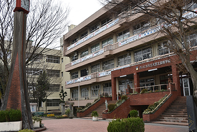 写真:大宮北高等学校外観