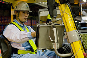 写真:指示の確認、作業登録