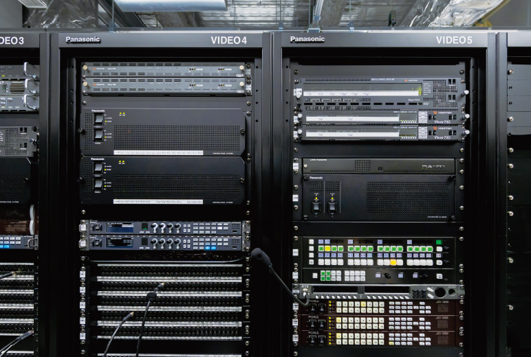 写真:AV-HS6000とAV-PF3000