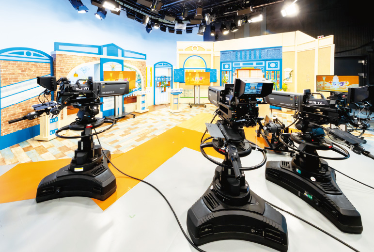 写真:スタジオカメラAK-UC4000