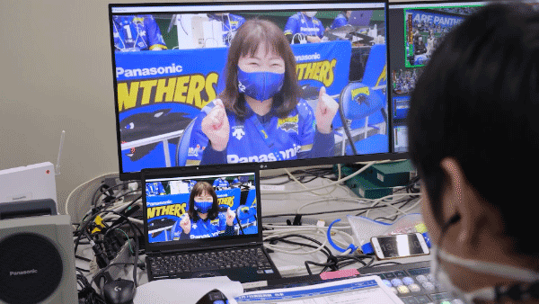 写真:会場で撮影したファンの声もリアルタイムに配信