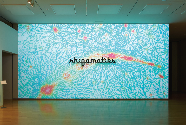 写真:「ライゾマティクス_マルティプレックス」展のエントランス