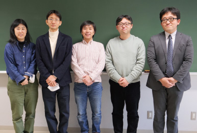写真:東北大学 データ駆動科学・AI教育研究センターの面々