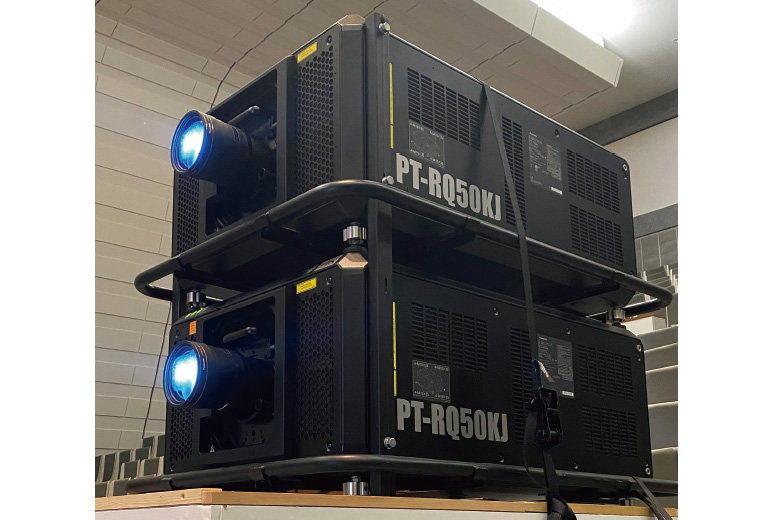 写真:3チップDLP®レーザープロジェクターPT-RQ50KJ