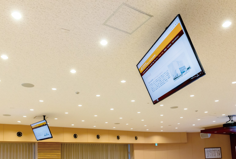 写真：4K UHD液晶ディスプレイTH-55EQ1J