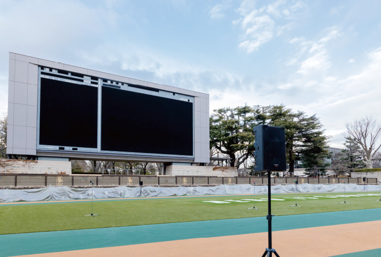 写真:パドックのイベント用放送システム