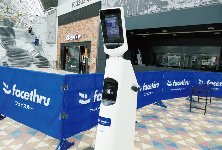 写真:スタイリッシュながら認証しやすいデザインの筐体