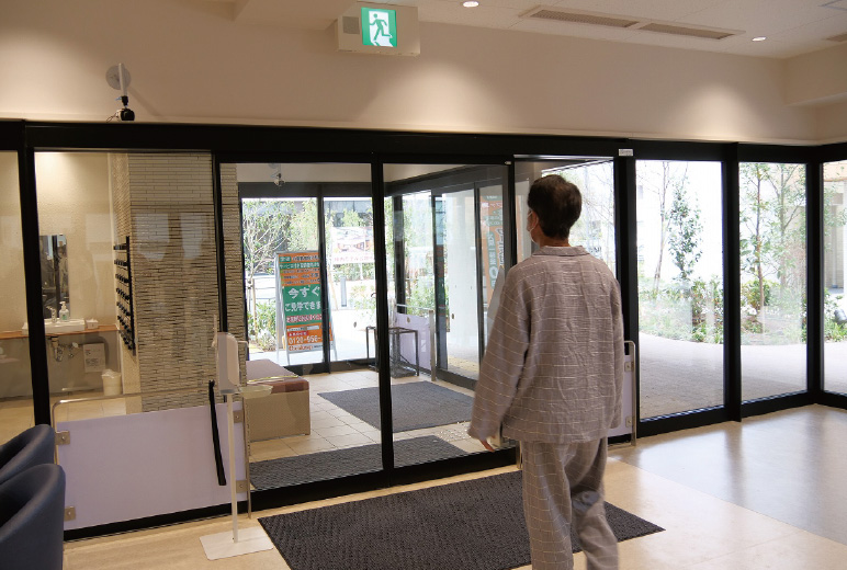 写真：顔認証システム