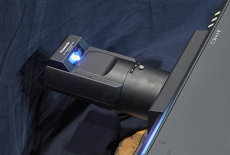 写真:超短焦点レンズET-D75LE95