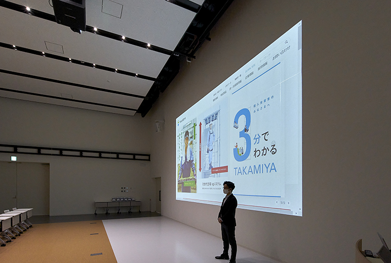 写真:研修時などはPCの画面をPressITにて大画面に投写