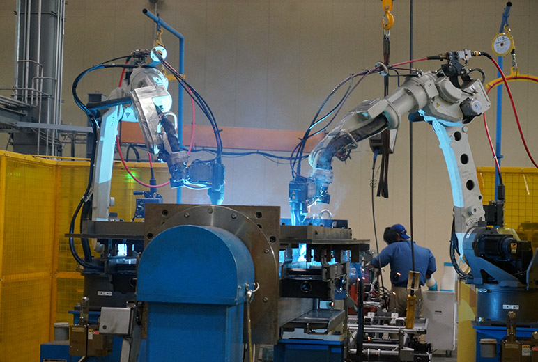 新導入の2台のロボットを組み込んだシステム。