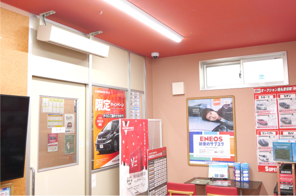店内に音声対応のドーム型カメラを2台設置